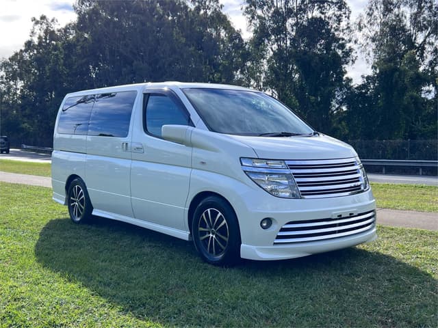 2004 Nissan Elgrand JDM car for sale — photo 4 of 16
