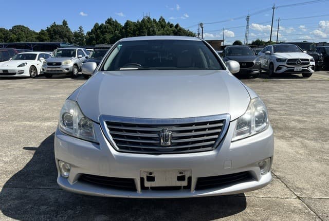 2010 Toyota Crown JDM car for sale — photo 8 of 25