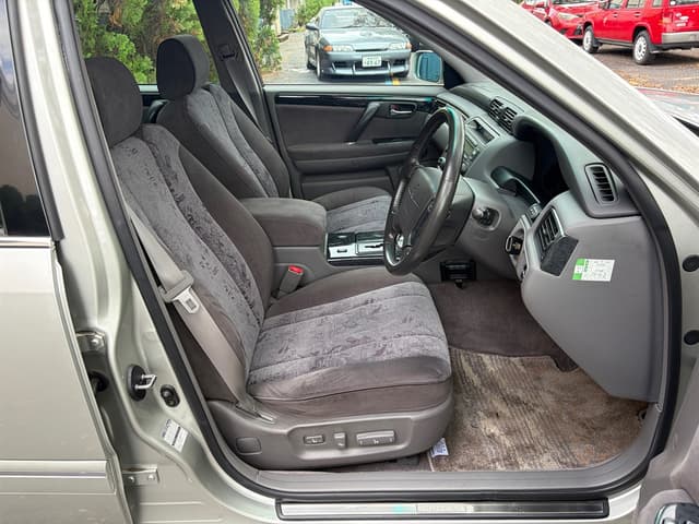 2000 Toyota Crown JDM car for sale — photo 11 of 17
