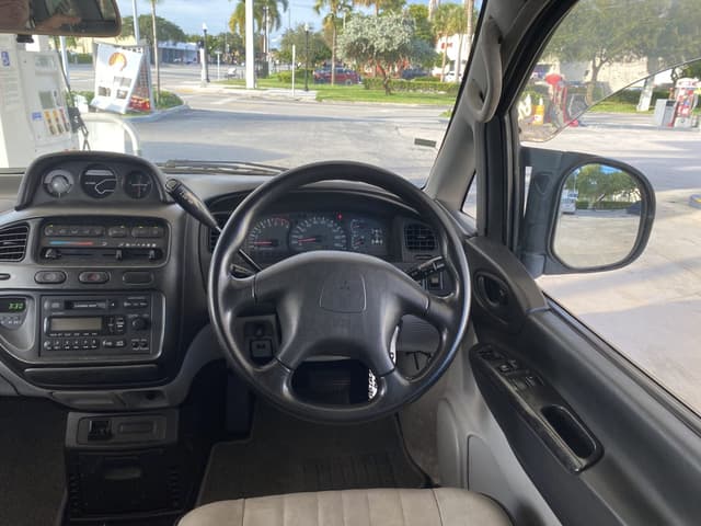 1999 Mitsubishi Delica JDM car for sale — photo 5 of 17