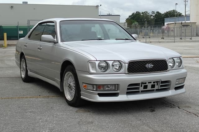 1995 Nissan Gloria JDM car for sale — photo 3 of 18