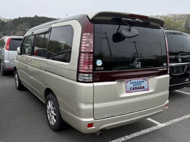 2007 Honda Stepwagon JDM car for sale — photo 2 of 8