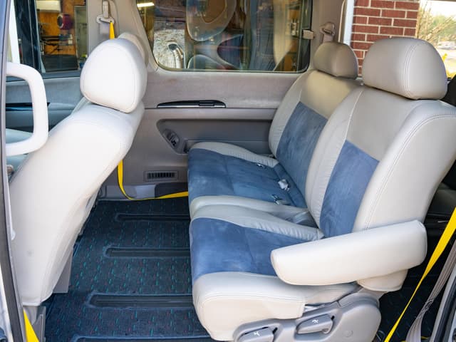 1998 Nissan Elgrand JDM car for sale — photo 20 of 25