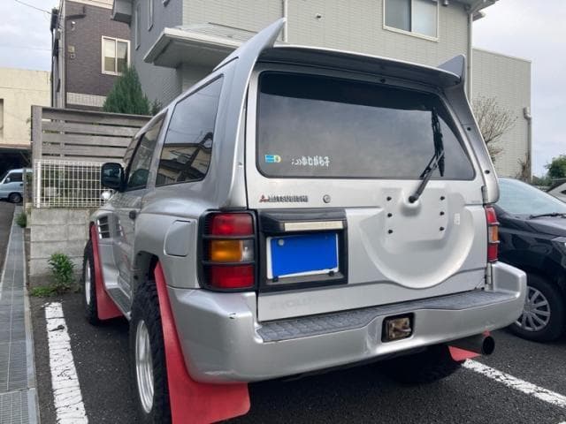 1998 Mitsubishi Pajero JDM car for sale — photo 2 of 3
