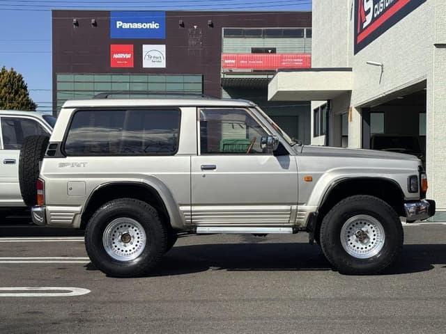 1995 Nissan Safari JDM car for sale — photo 3 of 11