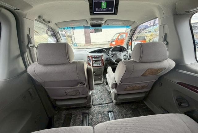 2001 Nissan Elgrand JDM car for sale — photo 21 of 25