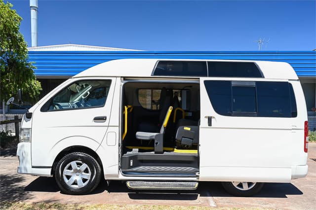 2011 Toyota HiAce JDM car for sale — photo 15 of 23