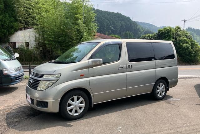 2003 Nissan Elgrand JDM car for sale — photo 2 of 25