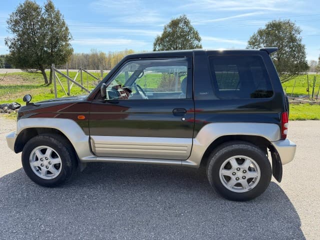 1997 Mitsubishi Pajero JDM car for sale — photo 7 of 25