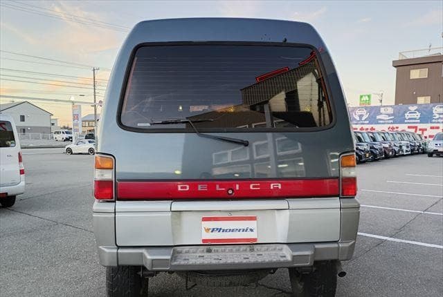 1993 Mitsubishi Delica JDM car for sale — photo 12 of 25