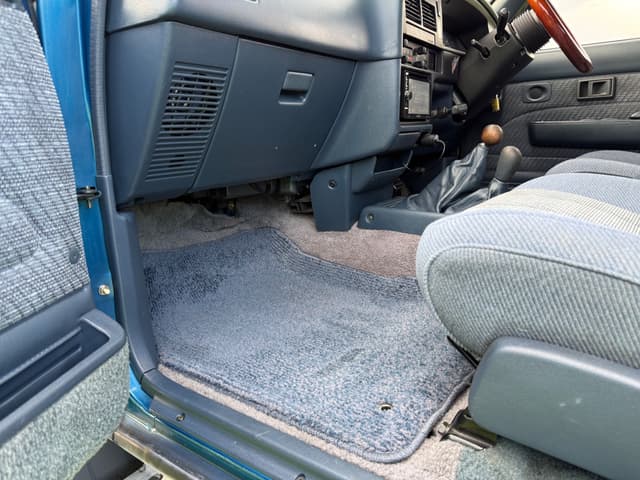 1993 Toyota Hilux JDM car for sale — photo 13 of 25