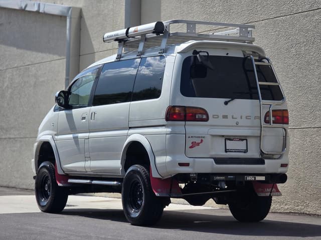 2000 Mitsubishi Delica JDM car for sale — photo 11 of 25