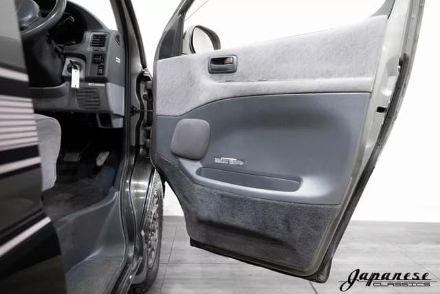 1996 Toyota Granvia JDM car for sale — photo 23 of 25