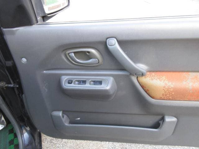 1999 Suzuki Jimny JDM car for sale — photo 14 of 18
