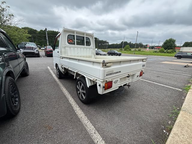 2001 Daihatsu Hijet JDM car for sale — photo 9 of 11
