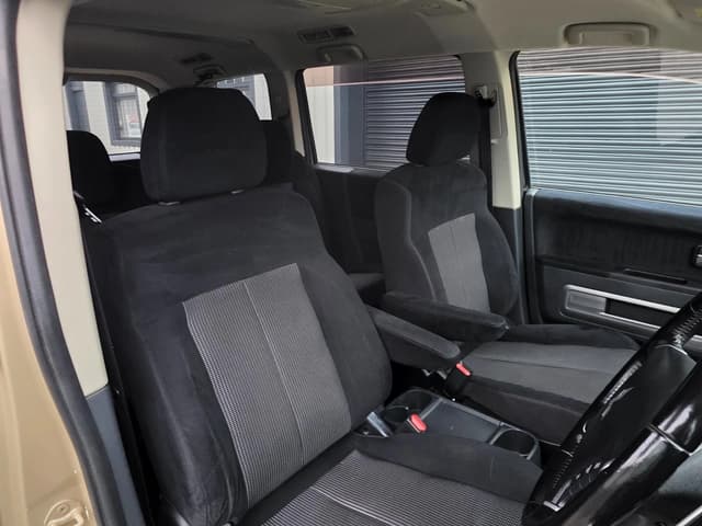 2009 Mitsubishi Delica JDM car for sale — photo 13 of 24