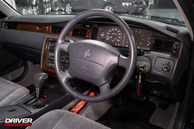 1998 Toyota Crown JDM car for sale — photo 13 of 25