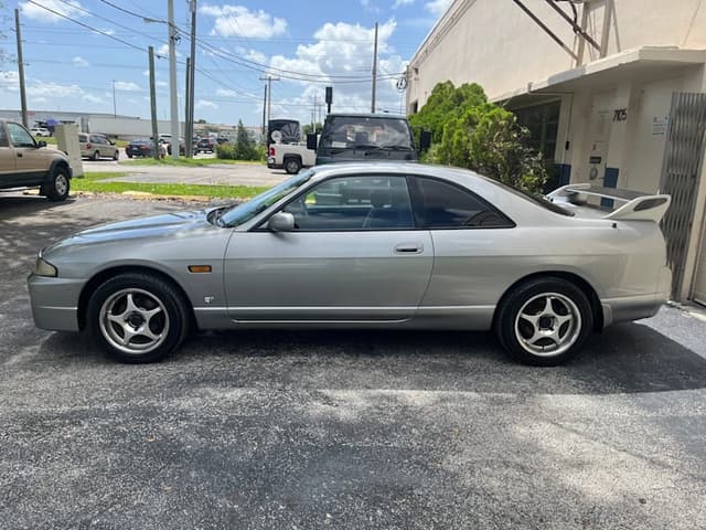 1996 Nissan Skyline JDM car for sale — photo 4 of 17
