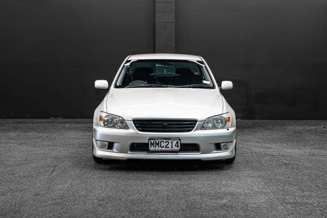 1999 Toyota Altezza JDM car for sale — photo 8 of 16
