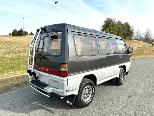 1993 Mitsubishi Delica JDM car for sale — photo 2 of 10