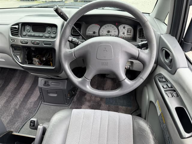 2005 Mitsubishi Delica JDM car for sale — photo 10 of 19