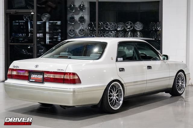 1997 Toyota Crown JDM car for sale — photo 10 of 25