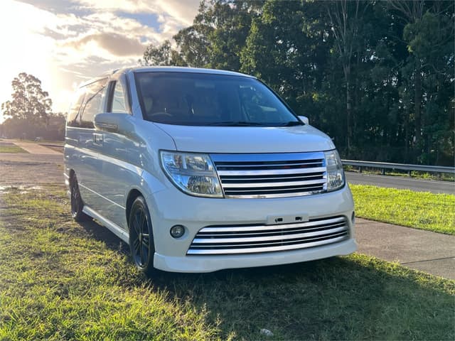 2005 Nissan Elgrand JDM car for sale — photo 3 of 16