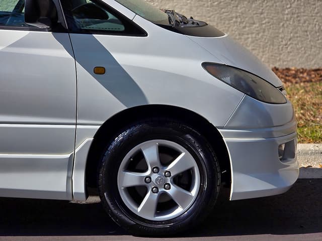 2000 Toyota Estima JDM car for sale — photo 16 of 25