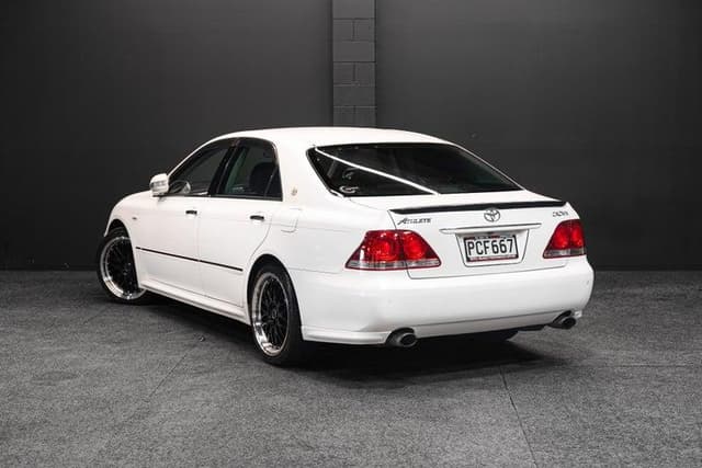 2004 Toyota Crown JDM car for sale — photo 8 of 20