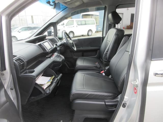 2012 Honda Stepwagon JDM car for sale — photo 11 of 25