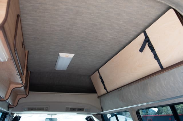 2001 Toyota Grand Hiace JDM car for sale — photo 15 of 15