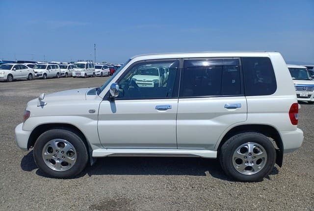 2006 Mitsubishi Pajero JDM car for sale — photo 3 of 10