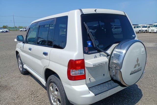 2006 Mitsubishi Pajero JDM car for sale — photo 4 of 10