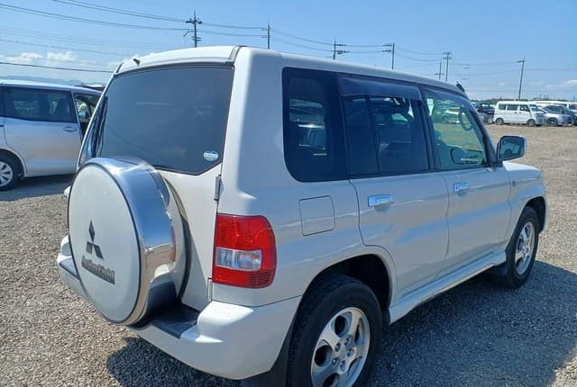 2006 Mitsubishi Pajero JDM car for sale — photo 6 of 10