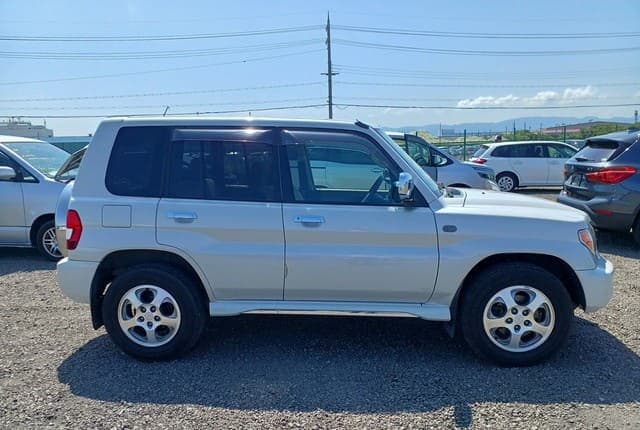 2006 Mitsubishi Pajero JDM car for sale — photo 7 of 10