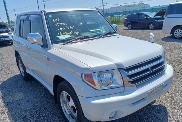 2006 Mitsubishi Pajero JDM car for sale — photo 8 of 10