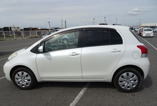 2008 Toyota Vitz JDM car for sale — photo 3 of 10