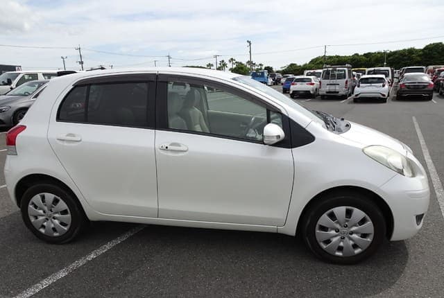 2008 Toyota Vitz JDM car for sale — photo 7 of 10