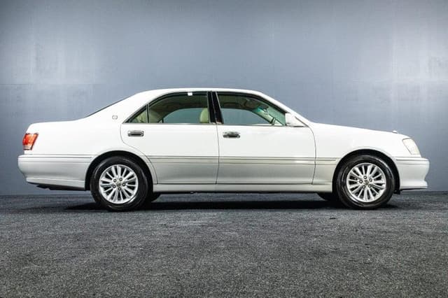 2003 Toyota Crown JDM car for sale — photo 11 of 17