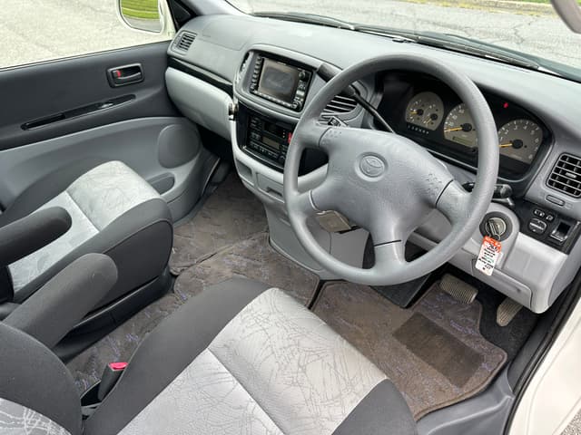 2000 Toyota HiAce JDM car for sale — photo 11 of 20