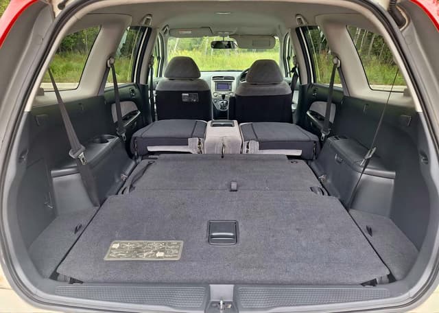 2001 Honda Stream JDM car for sale — photo 3 of 5