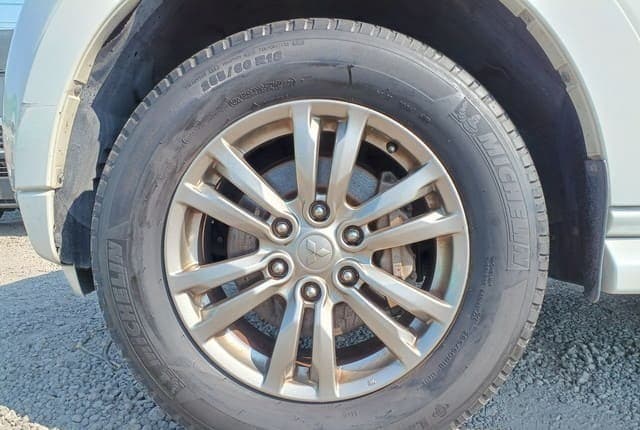 2009 Mitsubishi Pajero JDM car for sale — photo 9 of 25