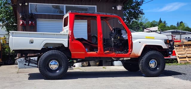 2001 Toyota Land Cruiser JDM car for sale — photo 2 of 4