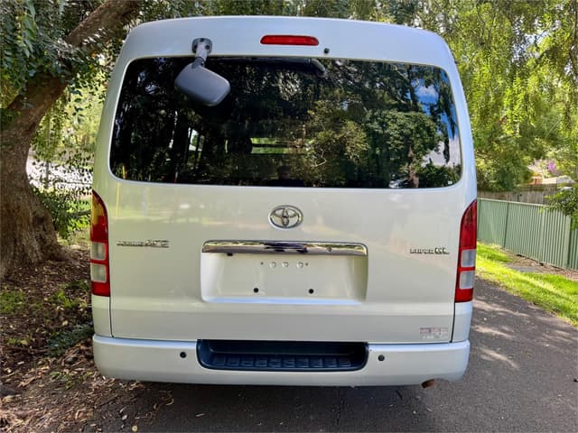 2007 Toyota HiAce JDM car for sale — photo 3 of 23