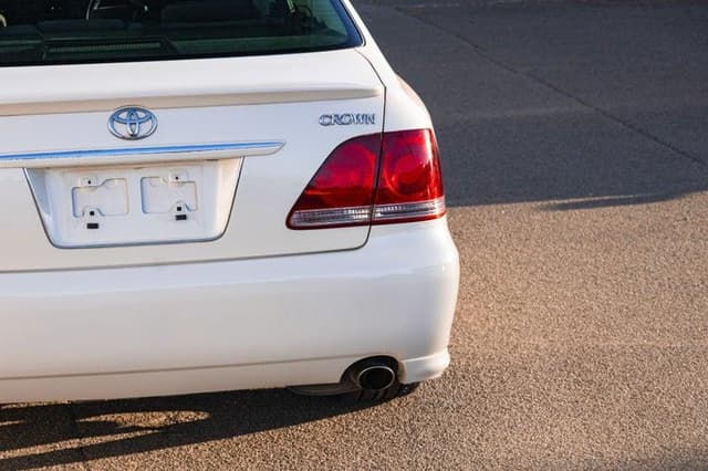 2004 Toyota Crown JDM car for sale — photo 8 of 19