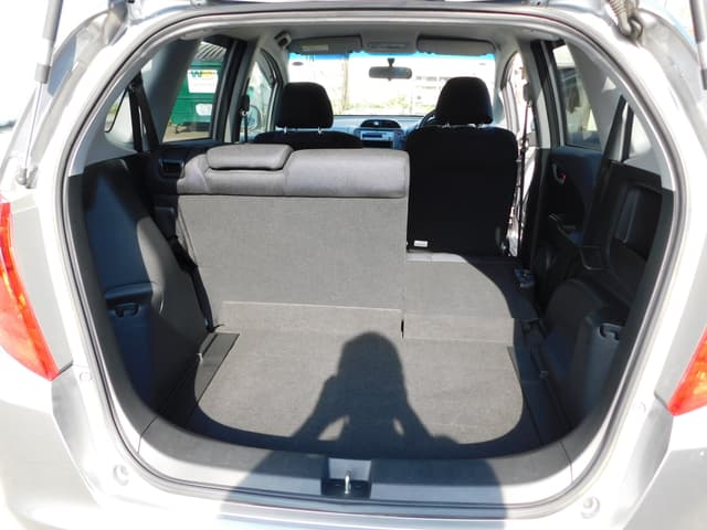 2009 Honda Fit JDM car for sale — photo 6 of 8