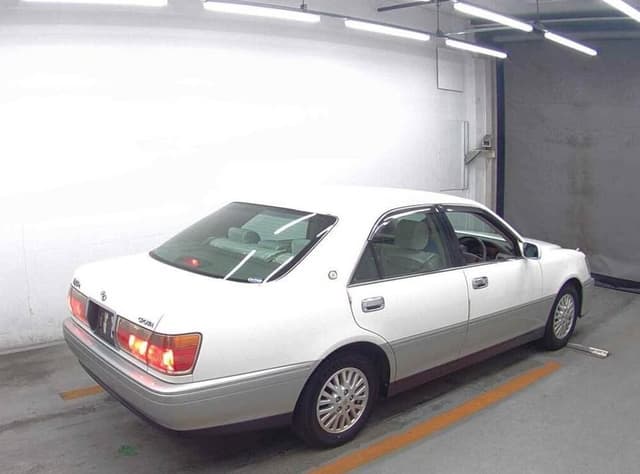 2000 Toyota Crown JDM car for sale — photo 2 of 10