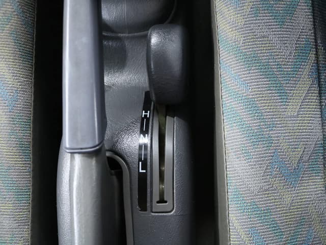 1998 Daihatsu Hijet JDM car for sale — photo 13 of 25