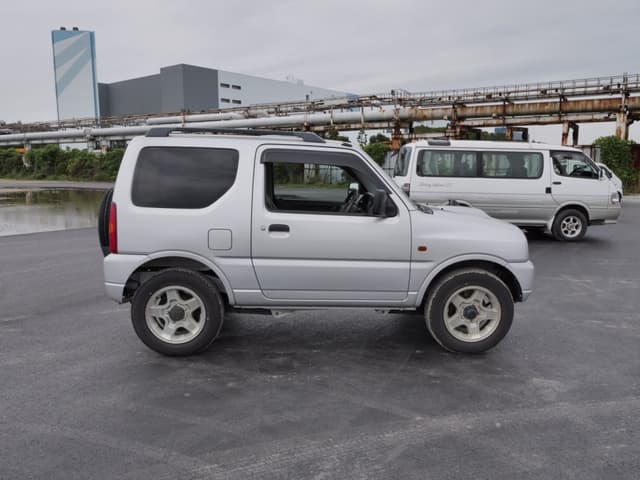2001 Suzuki Jimny JDM car for sale — photo 4 of 25