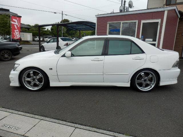 2001 Toyota Altezza JDM car for sale — photo 8 of 20